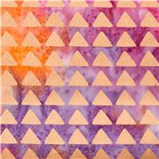 Tela batik algod&oacute;n naranja rosa con tri&aacute;ngulos dorados metalizados despintado
