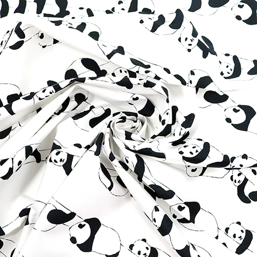 Oso Panda Monocromo Trepando a los Árboles 2