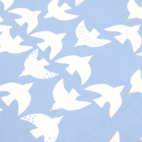 Mouette en Vol dans le Ciel au Motif Simple 5