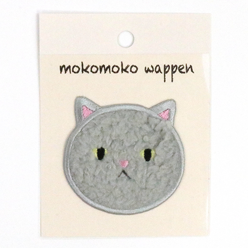 Mokomoko Wappen Flauschiger Aufbgel-Patch - Graue Katze von Kokka