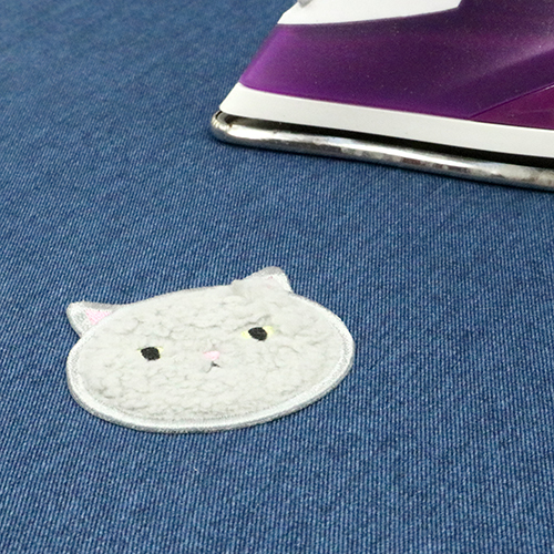 Mokomoko Wappen Fuzzy Iron On Patch - Grey Cat 2