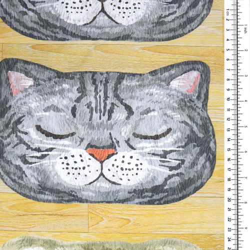 Gatti Maru Accovacciati Su Pannello In Legno 1