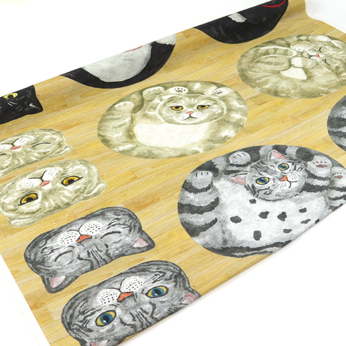 Gatti Maru Accovacciati Su Pannello In Legno 3