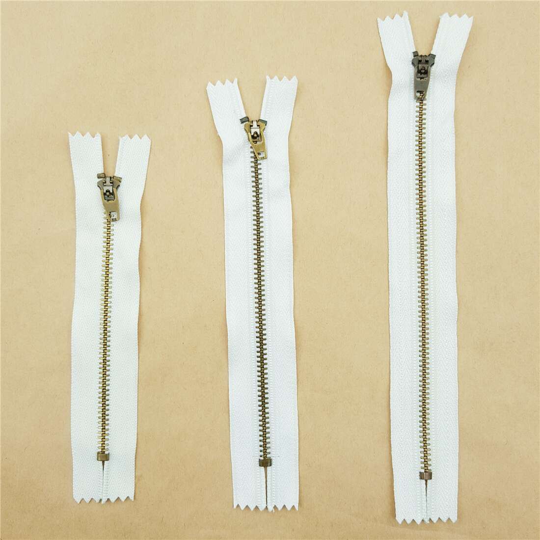 4.6 inch metal zipper in white 11.9cm - modeS4u