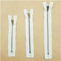 Fermeture clair en mtal 11,7 cm - blanc par Japanese Indie
