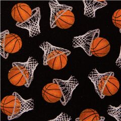 Tissu noir avec des mini ballons de basket et des paniers Tissu par Timeless Treasures