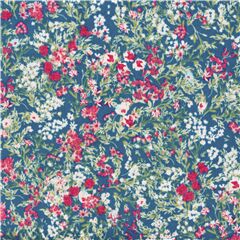 Dunkelblauer Baumwollbatist mit dichten kunstvollen weien rosa und roten Blumen Stoff von Hokkoh