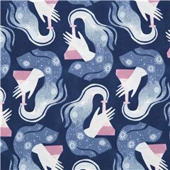 dunkelblauer Baumwollstoff mit sich wiederholender Hand- und Becherillustration Stoff von Dear Stella