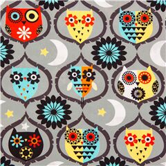 Tissu en coton gris avec des hiboux, des lunes et des toiles Tissu par Michael Miller