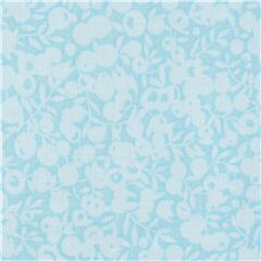 Eisblauer Stoff mit Beeren und Zweigen Stoff von Liberty Fabrics