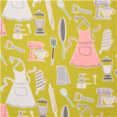 Tissu japonais en coton vert avec des gadgets et des ustensiles de cuisine Tissu par Japanese Indie