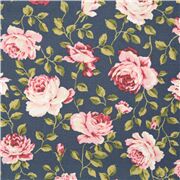 Toile à chemise en coton bleu avec des roses roses luxuriantes et des feuilles