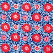 Grafische rote Blumen auf blauen Schriftrollen Baumwolle UK