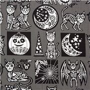 Grauer Kürbis schwarz weiß Schablonenstempel US Stoffskelette Totenköpfe Mond Katzen Sterne