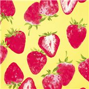 Gelber japanischer Stoff mit roten Erdbeeren