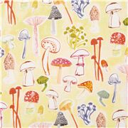 Tissu jaune avec des champignons pêche corail rouges bleus verts