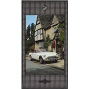 Tela retro de cuadros con panel de coche antiguo MG