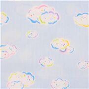 Tissu laminé bleu clair avec des nuages étoilés aux contours couleur arc-en-ciel