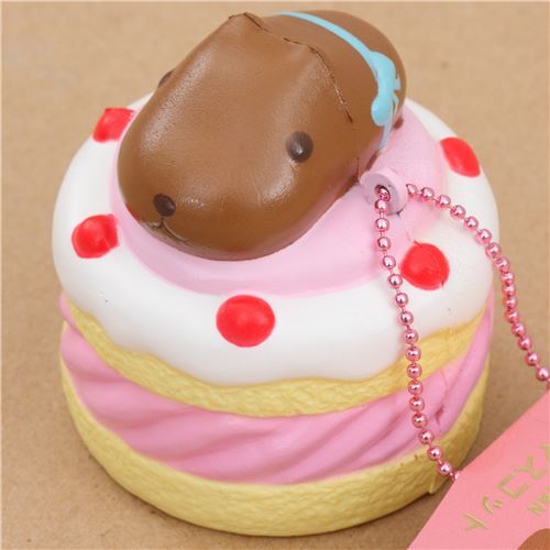 Squishy  kawaii avec Kapibarasan en forme de gteau jaune et rose