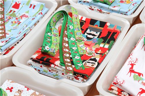 Riesige Weihnachtsstoff-berraschungstte