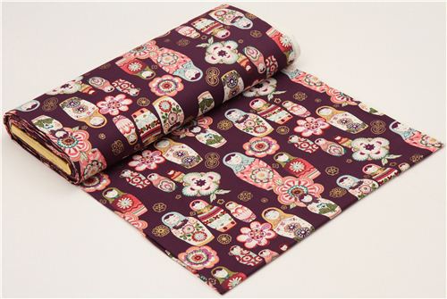 Tissu aubergine Alexander Henry Nadya avec des Matriochkas 0