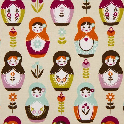 Tissu Riley Blake crème avec des Matriochkas et des fleurs