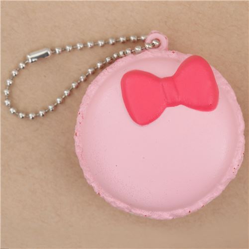 Squishy hellrosa Macaron mit rosa Schleife 4