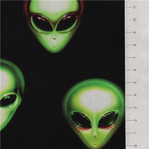 Chutes de tissu de (50 x 112 cm) - Tissu en coton noir Robert Kaufman avec des t�tes dextra-terrest 3