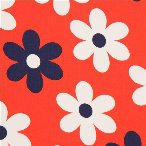 Tela roja de Michael Miller con flores blancas y azules Tela