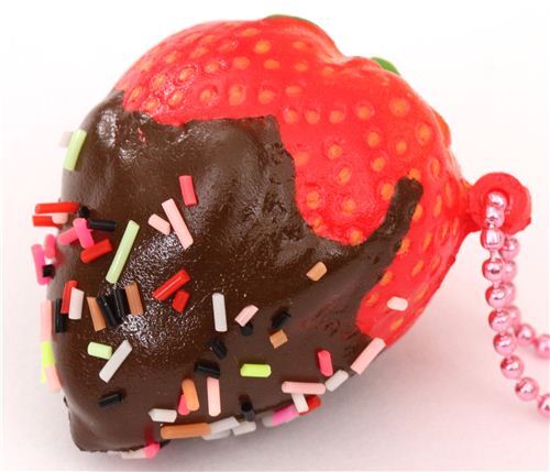Cafe de N fraise rouge avec un coulis au chocolat & des pépites décoratives 2