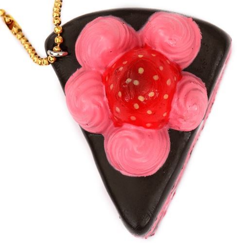 Kleines Stück Schokoladenkuchen mit pinker Sahne Erdbeere Squishy Cafe de N Handyanhänger 3