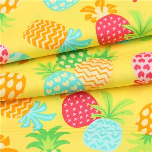 Stoffrest (35 x 112 cm) - Gelber Stoff mit bunten Ananas von Trans-Pacific Textiles 4